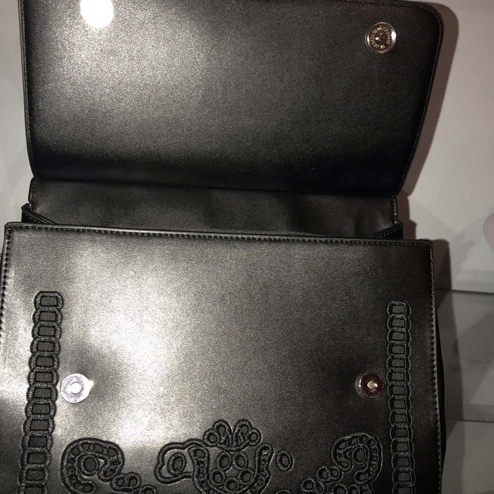 Beautiful Black Handbag - Picture 7 of 8